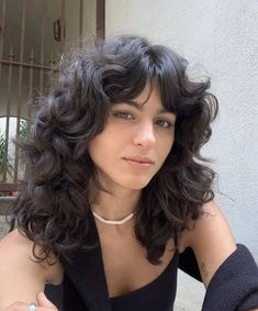 Shaggy Haircuts For Women, Shaggy Bobs, Hush Cut, Shaggy Haircut, Curly Layers, Shaggy Haircuts, Curly Hair Photos, Short Curly Haircuts