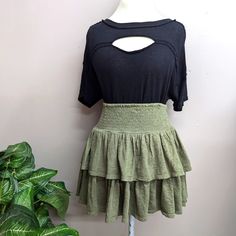 Size M 13.5"-17" Stretched 15" Length Beautiful Color, Perfect For Transitioning Into Fall 100% Cotton Casual Stretch Skirt With Ruffle Hem, Casual Tiered Bottoms For Brunch, Casual Green Tiered Bottoms, Casual Green Tiered Skirt, Casual Black Tiered Bottoms, Casual Flowy Skirt With Ruffle Hem, Flowy Casual Skirt With Ruffle Hem, Casual Flowy Tiered Skirt, Flowy Tiered Casual Skirt