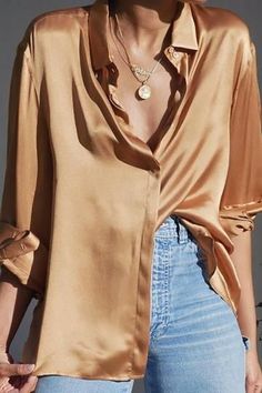 Women Work Blouse, Cooler Style, Chloe Sevigny, Luxury Camping, Bohol, Summer Work Outfits, Chic Blouses, Looks Street Style, Blouse Material