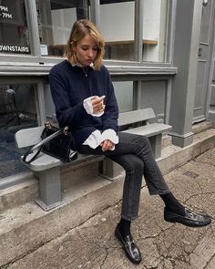 Loafers Outfit Winter, Platform Loafers Outfit, Gucci Loafers Outfit, Loafers Street Style, Chunky Loafers Outfit, Black Loafers Outfit, Loafer Outfits, Lizzy Hadfield