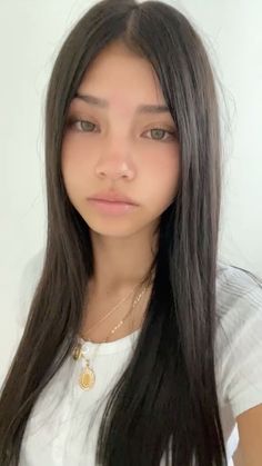 Angie Bolainez, Face Claims Asian, Pretty People Naturally, Wasian Face Claim, Girl Without Makeup, Asian Face Claim, Natural Beauty Face, Narrow Face, Celebrity Selfies