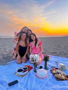 friends sunset picnic aesthetic birthday beach sunset picnic dress flowers Beach Ideas For Birthday, Beach Birthday Ideas For Women, Beach Birthday Party Aesthetic, Beach Birthday Ideas, Beach Bday