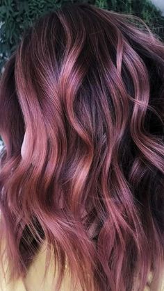 Beautiful Hair Color Ideas, Hair With Pink Highlights, Beautiful Hair Color, Pink Highlights, Penteado Cabelo Curto, Hair Colours