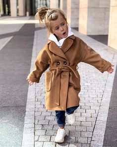 Girls Trench Coat, Foto Baby, Fall Coat, Kids Style, Baby Outfits, Kids Fashion Girl