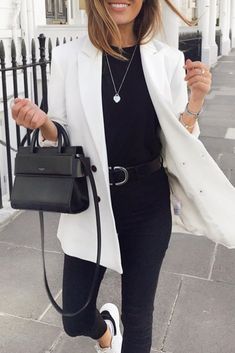 White Blazer Black Jeans, Office Outfits Women White Blazer, Casual White Blazer Outfit Women, White Blazer Outfit 2023, Styling White Blazer Women, Women’s White Blazer Outfit, Outfits With White Blazers For Women, White Blazer Outfit Spring, Jeans And White Blazer Outfit