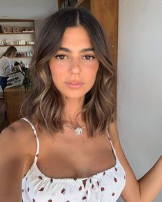 Hair Inspired Medium Length, Hair Inspo Brunette Short, Chopped Brown Hair, Brown Bob With Dimension, Hair Inspo Color Brunettes Short, Grown Out Bob Shoulder Length, Spring Brown Hair Balayage, Short Summer Hair Brunette, Short Hair Women Hairstyles