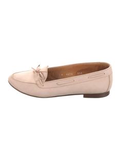 Ralph Lauren Leather LoafersPinkRound-Toes with Bow AccentsUnfortunately, due to restrictions, this item may not be eligible for shipping in all areas. Ralph Lauren Leather, Leather Bow, Leather Bows, Flat Shoes Women, Shoes Flats, Loafers, Ralph Lauren, Women Shoes, Leather