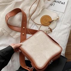 Clasp Top Handle Vintage Style Frame Bag PU Leather Women Medium Handb – LABONNI Fashion Purses, Pouch Bags, Handbag Collection, Medium Handbags, Leather Decor, Frame Bag, Purse Styles, Types Of Bag, Pouch Bag