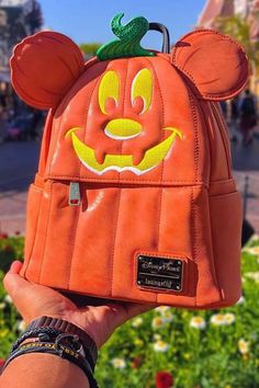 Pumpkin Mickey, Disney World Halloween, Disney Bags Backpacks, Mickey Mouse Backpack, Halloween Merchandise, Cute Mini Backpacks, Mickey Pumpkin, Disneyland Halloween, Loungefly Bag