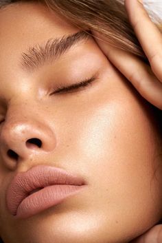 Makeup Shoot, Glow Skin, Creamy Concealer, Chanel Beauty, Nude Makeup, Beauty Shoot, Beauty Shots, Beauty Editorial, Perfect Skin