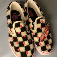 Fuzzy Checkered Vans, Never Worn, Brand New #Checkered #Vans #Stars #Fuzzy #Slipon Cute Vans Custom, Checkered Vans, Vans Black And White, Vans Black, Pink Stars, Womens Vans, Vans Shoes, Women's Sneakers, Womens Shoes Sneakers