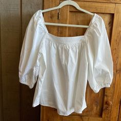 Very Pretty Feminine 100% Cotton Poplin White Top Size Medium. Never Worn Nwot. Fitted Cotton Blouse For Daytime, Classic Summer Tops For Brunch, Classic Tops For Summer Brunch, Ann Mashburn, Checkered Blouse, White Kimono, Popover Shirt, Stylish Blouse, White Off Shoulder