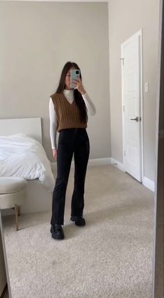 Half Sweater, Semi Formal Outfits, Look Legging, Casual College Outfits, Business Casual Outfits For Work, Casual Day Outfits, Stylish Work Outfits, Casual Work Outfits