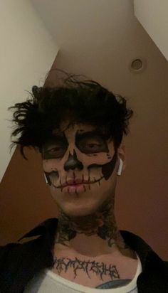 Aaron Liebregts, Skeleton Makeup, Clever Halloween Costumes, Halloween Makeup Inspiration, Costumes For Teens, Halloween Men, Male Makeup, Skull Makeup, Halloween Makeup Looks