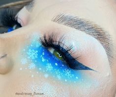 Eye makeup/ eye shadow looks/ blue/snow flake/winter Christmas Makeup, Makeup Stuff, 12 Days Of Christmas, Make Up Looks, Cool Eyes, 12 Days, Face Painting, Hair Tutorial