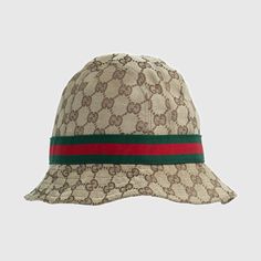 #CV24050212 ---------------------------------------------------------- Name: GUCCI Monogram Bucket Hat Vintage 00s ---------------------------------------------------------- Condition: 9/10 Excellent condition! There are some minor scratches on the logo. ---------------------------------------------------------- Size: S Circumference length: 22 inch / 56 cm ---------------------------------------------------------- Shipping: "All items are shipped by USPS(Express UPS) post within 3 business days Gucci Vintage, Gucci Monogram, Hats Vintage, Vintage Gucci, 9 And 10, Ups, Caps Hats, Bucket Hat, Accessories Hats