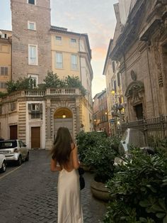 Rome Travel Photography, Italy Aesthetic September, Rome Fashion Aesthetic, Rome Vacation Aesthetic, Europe Summer Trip, Rome In Fall, Summer In Italy Aesthetic Vintage, Rome Girl Aesthetic