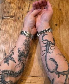 Japanese Hand Tattoo, Hand Tattoo Men, Mens Face Tattoos, Chest Neck Tattoo, Japanese Hand Tattoos, Artsy Tattoos, Metal Tattoo, Back Tattoos For Guys, Greek Tattoos