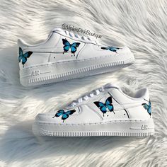 Custom Nike Air Force 1s With Blue Butterflies Shoes will have 3 butterflies on outer side of each shoe for a total of 6 butterflies. (As pictured in listing photos.) Design is not a sticker and not painted, butterfly design is permanent and waterproof. Shipping : Shoes are made to order, time to create this special item just for you is around 1-2 weeks. After shipping your package will arrive in 2-4 business days for US orders 5-14 business days for International orders. Shipping upgrades avail Butterfly Sneakers, Tenis Air Force, Rave Shoes, 3 Butterflies, Badass Girl, Nike Shoes Women Fashion, Custom Nike Air Force, Pretty Sneakers, Painted Butterfly