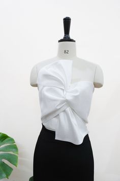 This Top is already to sent  Red Bow Tie Top with 2 layers Lining: 2 side Silk Maining: Taffe there is splendent in fabric  Just 1piece in stock  Size M Bust 88-92cm Waist 68-72cm Elegant Summer Silk Corset, Elegant Bandeau Corset For Formal Occasions, Elegant Bandeau Corset For Party, Elegant Bandeau Corset For Formal Events, Elegant Sleeveless Satin Corset, Chic Sleeveless Formal Corset, Elegant Silk Wedding Corset, Chic Bandeau Satin Corset, Chic Satin Bandeau Corset