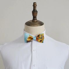 A bow tie featuring Van Gogh's "Sunflowers"



 <Size>

 ·A bow tie



 11.5cm x 6cm






 <Material>



 polyester Dapper Summer Bow Tie With Satin Bow, Dapper Satin Bow Tie For Summer, Summer Black Tie Butterfly Knot Bow Tie, Satin Bow Tie As Summer Gift, Summer Decorative Bow Tie, Adjustable Bow Tie With Butterfly Knot For Summer, Summer Bow Tie With Adjustable Butterfly Knot, Summer Bow Tie Back Tie As A Gift, Adjustable Summer Bow Tie With Butterfly Knot