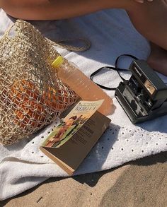 A picnic idea 🧺  #GeneralNorms 

#hairstyles #aesthetic #summerstyle #summeroutfit #lookbook #hairclips #butterfly #style #hairgoals Collateral Beauty, Fall Inspiration, Italian Summer, Sweet Summer, Summer Feeling, European Summer, 인물 사진, Beach Aesthetic