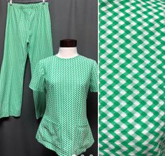 Vintage zig zag two piece polyester pants set short sleeves, zipper back, two pockets on the tunic,elastic waist on pants Fits Med-lg Measures laying flat 🐛14 to 16 inches on Waist, 13 rise, 20 hips, 29 inseam, 11 inch bells top measures 19 chest, 17 waist, 27 long and nice condition does have some wear around the pocket in the him of the pants see pics #MOD #60S #70S #Vintage #Retro Spring Short Sleeve Stretch Pant Set, Spring Stretch Short Sleeve Pant Set, Stretch Short Sleeve Pant Set For Spring, Spring Stretch Pant Set With Short Sleeves, Sherling Coat, Polka Dot Jacket, Bohemian Jackets, Mod 60s, Poncho Wrap