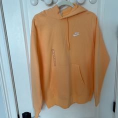 Medium Orange Nike Hoodie Brand New Orange Nike Hoodie, White Nike Hoodie, Green Hoodie Men, Hoodie Yellow, Yellow Nikes, Men's Sportswear, Yellow Hoodie, Yellow Sweatshirt, Hoodie Brands