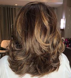 Chunky Layered Haircuts, Medium Brunette Hair, Layered Haircuts For Women, Medium Layered Hair, Medium Length Hair With Layers, Long Layered Haircuts