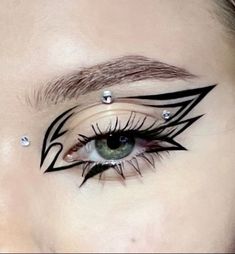 Futuristic Makeup, Bright Eye Makeup, Work Makeup, Rave Makeup, Graphic Eyeliner, Eye Makeup Pictures, Love Graphic