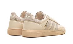 Handball Spezial WMNS IE3699 Handball Players, Adidas Handball Spezial, Adidas Handball, Baskets Adidas, Adidas Spezial, Adidas Campus, Beige Shoes, Perfect Shoes, Retro Vibe