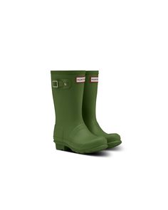 Handcrafted from natural rubber, waterproof and highly resistant to wear and abrasion with polyester lining for comfort featuring reflective patches and the Hunter original tread. Fits true to size. 100% rubber. Lining: 100% polyester. Hunter Rain Boots, Rain Boot, The Hunter, Hunter Green, Hunter Boots, Natural Rubber, Rubber Rain Boots, Rain Boots, Boots