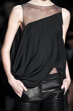 Love, love, this top! Detail Couture, Style Noir, Mode Inspo, Style Chic, Wearing Black