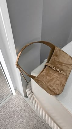 Ysl Purse, Uni Bag, Luxury Bags Collection, Dream Bags, Girly Bags, Oui Oui, Celine Bags, Cute Bags