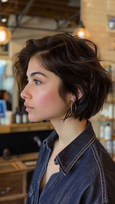 Wave Up Your Style: 25 Short Wavy Hairstyles That'll Turn Heads Short Hair Styles Glasses, Shirt Hair Cuts For Women 2024, Pixie Cut Ondulado, Short Woman Hair, Bisexual Hairstyles, Short Wavy Hairstyles, Messy Bob Hairstyles