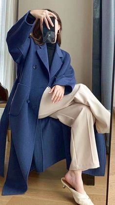 #aesthetic Fall Fashion Korean, Adrette Outfits, Black Clothes, Winter Fashion Outfits Casual, Blue Coat, Modest Clothing, Looks Street Style