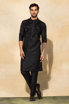 Shop for DiyaRajvvir Black Cotton Diamond Pattern Kurta Set for Men Online at Aza Fashions Traditional Indian Mens Clothing, Kurta Designs Men's, Embroidery Shirt Men, Wedding Kurta For Men, Kurta Pajama Men, Black Kurta, Sangeet Outfit, Gents Kurta Design, Black Japanese