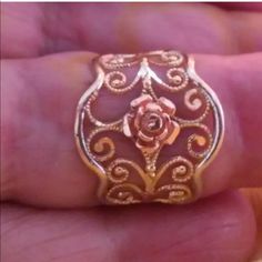 Beautiful 14k Yellow Gold Ring With A Tuch Of Rose Gold Flower In The Middle Size 7 1/2 Marked And Tested 14k 2.2 Grams ((G15)) Rose Gold Flower, Solid Gold Rings, Gold Flowers, Womens Jewelry Rings, Yellow Gold Rings, Solid Gold, Gold Rings, Jewelry Rings, Rose Gold