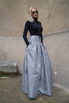 Gingham Lovely Black and White Long Maxi Skirt/high or Low | Etsy Low Waist Skirt, Skirt Diy, Elastic Skirt, Skirt Maxi, Floor Length Skirt, Long Maxi Skirts, Black Women Fashion, Long Maxi, Mode Inspiration