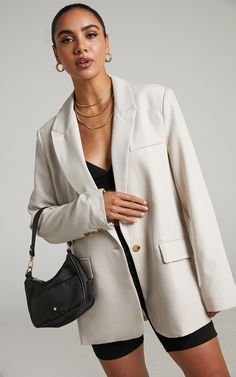 Elegant Everyday Blazer With Notch Lapel, Chic Everyday Single Breasted Blazer, Elegant Everyday Blazer With Button Closure, Chic Everyday Blazer With Notch Lapel, Chic Blazer With Buttoned Pockets, Chic Everyday Blazer, Versatile Blazer For Workwear, Versatile Blazer With Button Closure For Work, Trendy Everyday Single Breasted Blazer