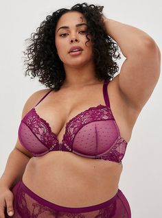 Matching style(s): Search 16408464 FIT Plunge silhouette. Underwire cups. Push-up padding for lift. MATERIALS + CARE Point d'esprit lace fabric. 68% nylon, 32% elastane. Hand wash cold. Line dry. Imported. DETAILS Front-adjustable straps. Wide side band to keep things smooth. Back hook-and-eye closure. WHY WE LOVE IT It's your perfect-coverage bra with uplifting padding for when you want a little boost. With our patent-pending 360° Back Smoothing™ technology so your bra has never been more comfo Front Closure Bra, Pretty Bras, Cotton Bralette, Coverage Bras, Cute Bras, Push Up Pads, Perfect Bra, Top Pants Set, Plus Size Bra