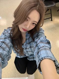 Itzy Yuna Selca, Blue Brown Hair, J-pop Music, Hair Icon, K Pop Music