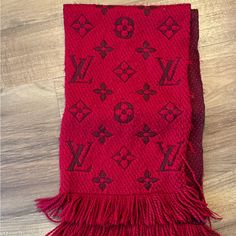 There Are Signs Of Normal Use, With Some Loose Threads, But They Are Barely Noticeable Louis Vuitton Red, Printed Scarf, Monogram Pattern, Louis Vuitton Accessories, Wool Scarf, Scarf Print, Fall And Winter, Louis Vuitton Monogram, Scarf Wrap