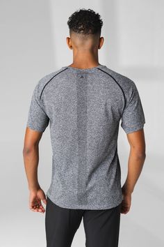 Our Kinetic Tee is designed for high performance activities as well as for on the go. This crew neck seamless short sleeve tee is a classic, flexible fit. Breathable Stretch T-shirt With Short Sleeves, Fitted Gray T-shirt For Running, Athleisure Compression Crew Neck T-shirt, Technical Compression T-shirt With Moisture-wicking, Gray Crew Neck T-shirt For Light Sports, Gray Moisture-wicking Athleisure T-shirt, Technical Athletic Fit Short Sleeve T-shirt, Breathable Crew Neck T-shirt, Gray Athleisure T-shirt For Running