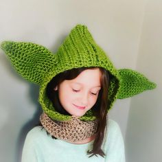 Ravelry: Yoda Hooded Cowl pattern by Keri Palbicki (Lily And Mason) Adult Knit Yoda Hat Pattern, Yoda Crochet Hats, Crochet Troll Hat, Hooded Cowl Pattern, Alien Ears, Yoda Crochet, Poppy Hat, Hooded Scarf Pattern, Hooded Cowl