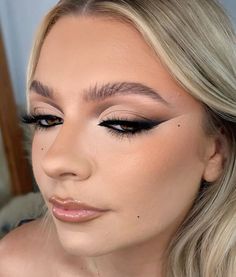 Maquillage Yeux Cut Crease, Sultry Makeup, Maquillage On Fleek, Prom Eye Makeup, Makijaż Smokey Eye, Dope Makeup, Edgy Makeup, Glamour Makeup, Makeup Looks Tutorial