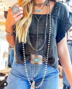 Cute Western Blouses, Punchy Presley Outfits, Western Casual Outfits Summer, Brewfest Outfit Summer, Western Date Night Outfit Summer, Western Button Up Shirts Woman Outfits, Summer Western Work Outfits, Western Denim Jacket Outfit, Country Concert Outfit Ideas Dress