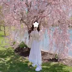 Spring Outfits Cherry Blossoms, Japan Blossom, Korean Spring Outfits, Outfits Japan, Japan Clothes, Japanese Inspired Fashion, Korea Outfit