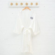 Women's Personalized Embroidered Satin Robe with Pockets- White Bridesmaids Essentials, White Satin Robe, Bride Dressing Gown, Wedding Party Robes, Satin Bridesmaids Robes, Matching Bridesmaids, Silky Robe, Personalized Robe, White Kimono