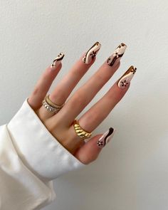 24  Creative Square Fall Nail Design Inspos For 2024 - DrExplains Cute Fall Acrylic Nails, Brown Christmas Nails, Vacation Nail Designs, Burberry Nails, Autumn Manicure, Thanksgiving Nail Designs, Thanksgiving Nail Art, Candy Cane Nails, Luxury Press On Nails